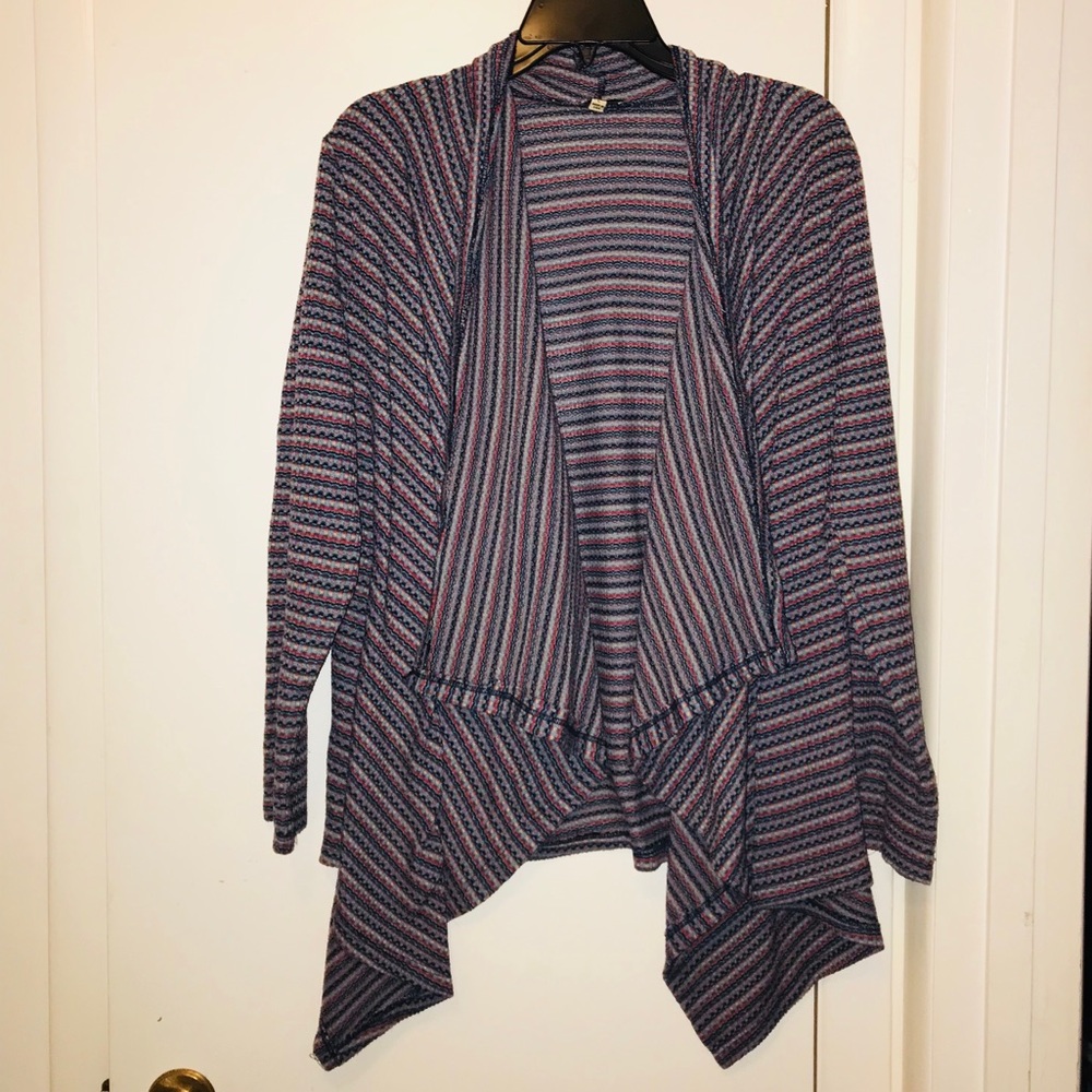 Pretty Sweater - Picture 2 of 5